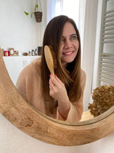 Carica l&#39;immagine nel visualizzatore di Gallery, Spazzola ovale grande in legno
